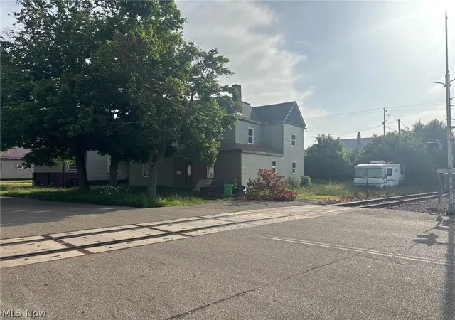 Photo 1 of Sale Pending at 405 N Uhrich St, Uhrichsville, OH 44683 | MLS# 5229803 | Listing updated on 2026-08-04