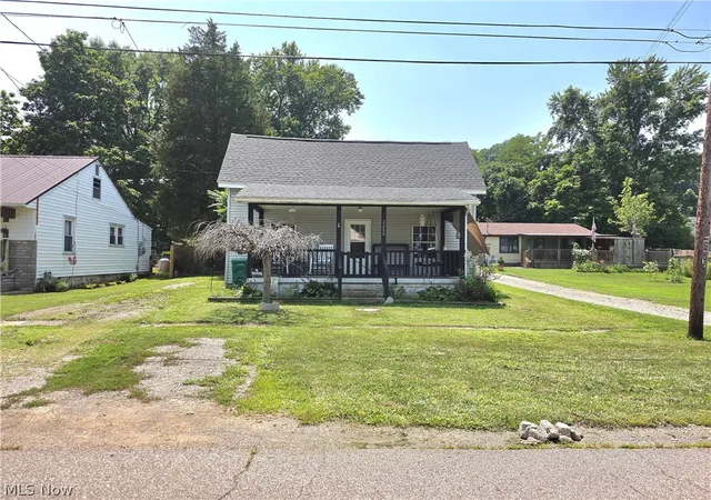 1st image of 2208 11th Ave, Parkersburg, WV 26101 | MLS# 5223992