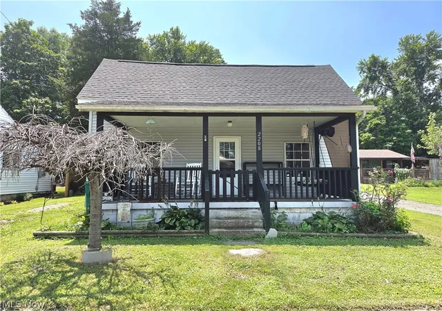 2nd image of 2208 11th Ave, Parkersburg, WV 26101 | MLS# 5223992