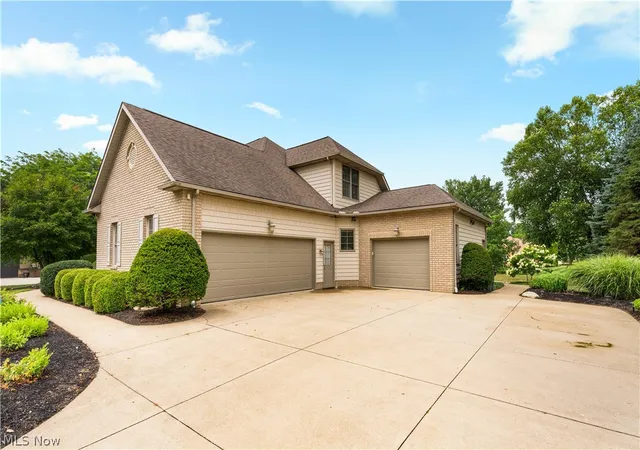 3rd image of 1597 Fallen Timber St Ne, Canton, OH 44721 | MLS# 5228198