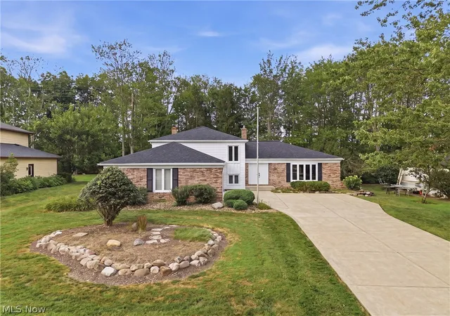 2nd image of 35771 Meadowdale Dr, Solon, OH 44139 | MLS# 5203324