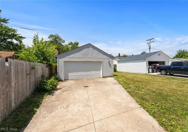 29th image of 396 E 214th St, Euclid, OH 44123 | MLS# 5229867