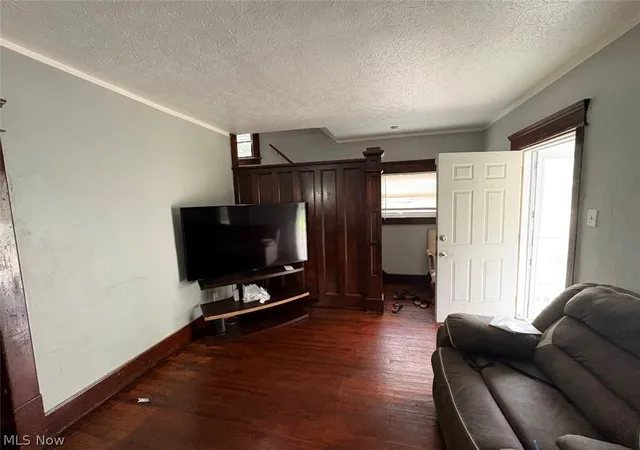 Photo 3 of Sale Pending at 847 Carlysle St, Akron, OH 44310 | MLS# 5229820 | Listing updated on 2026-08-31