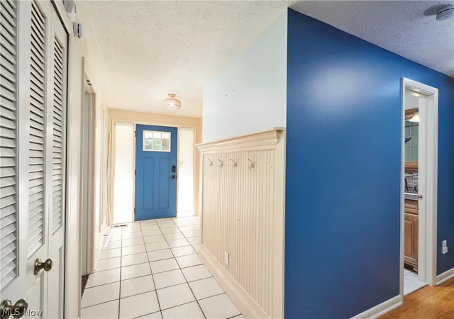 Photo 2 of Single family home for sale at 1172 Berwick Ln, Cleveland, OH 44121 | MLS# 5229669 | Listing updated on 2026-08-19