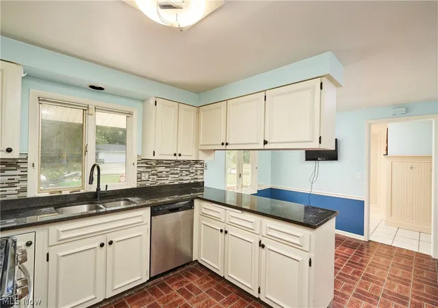 Photo 3 of Single family home for sale at 1172 Berwick Ln, Cleveland, OH 44121 | MLS# 5229669 | Listing updated on 2026-08-19