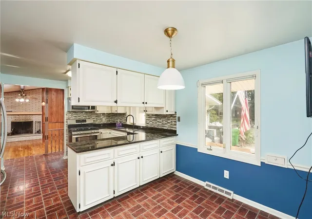 Photo 3 of Single family home for sale at 1172 Berwick Ln, Cleveland, OH 44121 | MLS# 5229669 | Listing updated on 2026-08-19