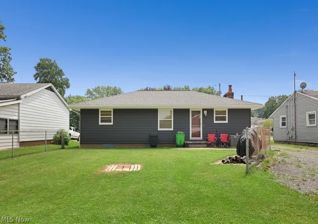 Photo 3 of Single family home for sale at 959 W Broadway St, Alliance, OH 44601 | MLS# 5228576 | Listing updated on 2026-09-17