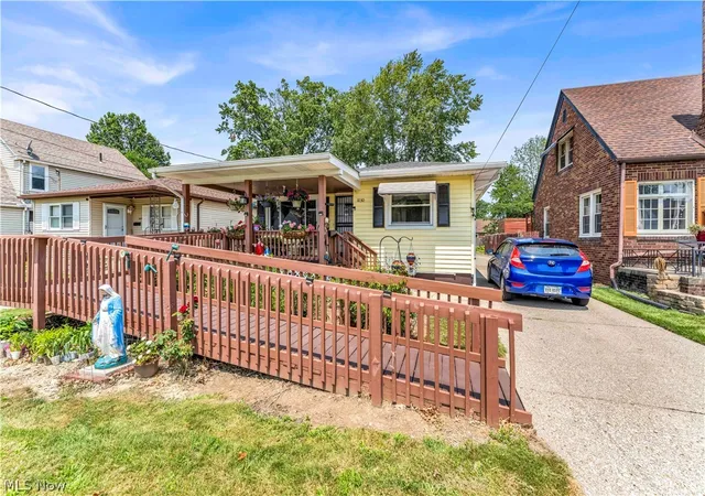 Photo 3 of Single family home for sale at 1030 W 29th Street, Lorain, OH 44052 | MLS# 5229920 | Listing updated on 2026-09-16