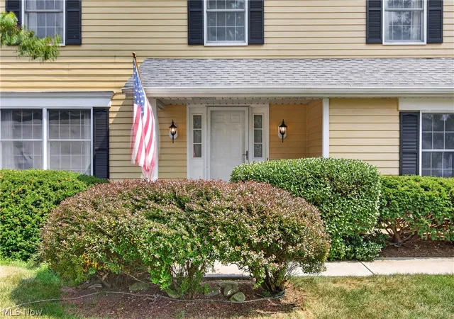 3rd image of 26950 Sentry Ln, Westlake, OH 44145 | MLS# 5229006