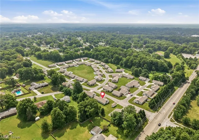 2nd image of 603 S Raccoon Rd, Youngstown, OH 44515