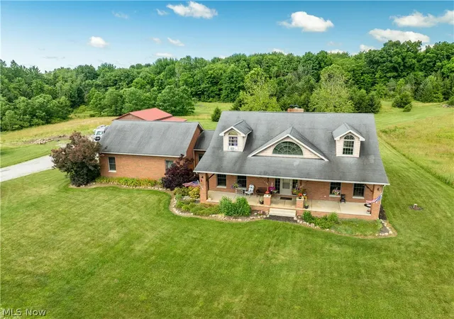 Photo 3 of Sale Pending at 1100 E Bayton St, Alliance, OH 44601 | MLS# 5229801 | Listing updated on 2026-09-18