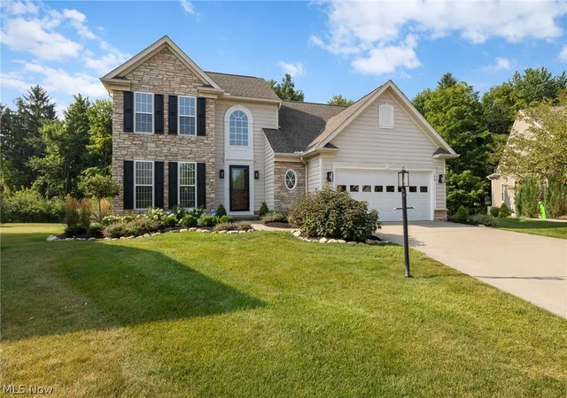 Homes for sale in Berea, OH | 190 Cobblestone Ct, Berea, OH 44017 | MLS# 5229670
