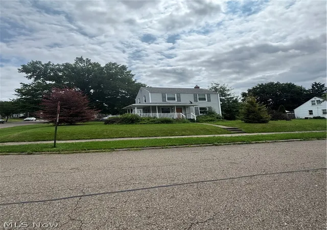 Photo 2 of Single family home for sale at 1685 Redwood Ave, Akron, OH 44301 | MLS# 5229648 | Listing updated on 2026-07-22