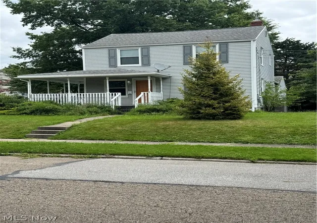 Photo 3 of Single family home for sale at 1685 Redwood Ave, Akron, OH 44301 | MLS# 5229648 | Listing updated on 2026-07-22