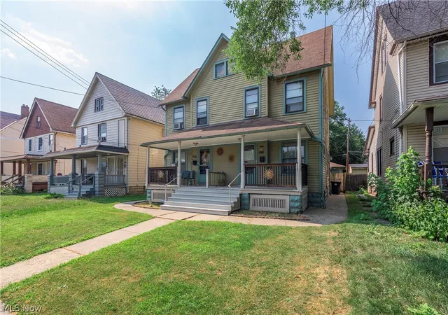 Listing Photo 3 - Condo for sale in building located at 3097 Bradwell Ave, Cleveland, OH 44109