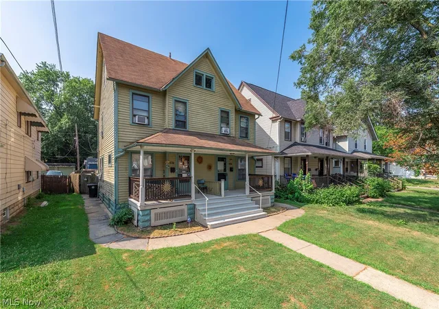 Listing Photo 4 - Condo for sale in building located at 3097 Bradwell Ave, Cleveland, OH 44109