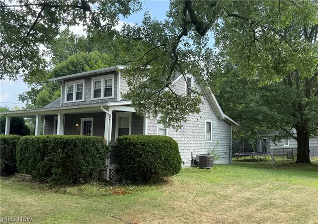 Photo 4 of Single family home for sale at 5806 Portage St NW, North Canton, OH 44720 | MLS# 5229936 | Listing updated on 2026-08-20