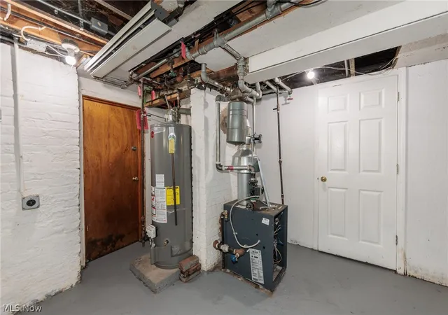 Listing Photo 2 - Condo for sale in building located at 2026 W 89th St, Cleveland, OH 44102 - Unit #