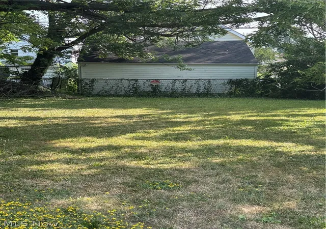 3rd image of 835 Whitcomb Rd, Cleveland, OH 44110 | MLS# 5229722