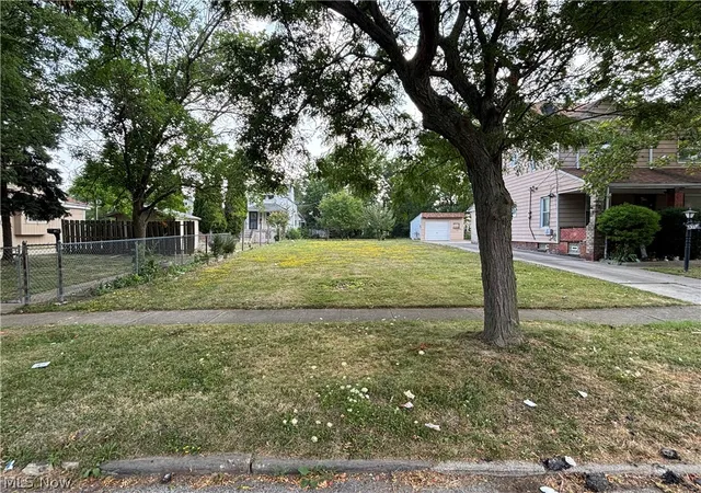 2nd image of 829 Whitcomb Rd, Cleveland, OH 44110 | MLS# 5229724