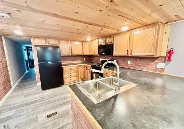 Photo 2 of Single family home for sale at 604 East Dr, Warren, OH 44484 | MLS# 5229702 | Listing updated on 2026-08-27