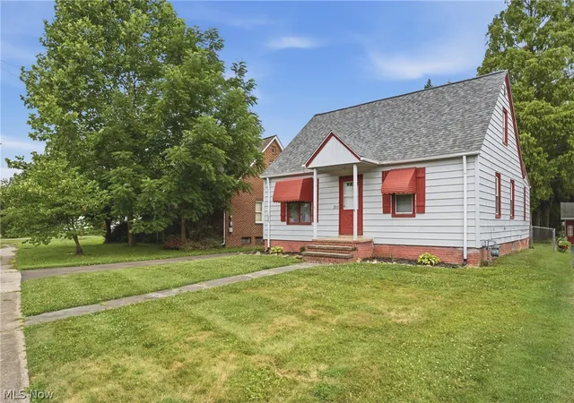 Homes for sale in Berea, OH | 311 Fowles Rd, Berea, OH 44017 | MLS# 5229455