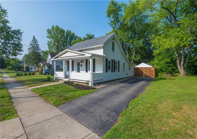 Homes for sale in Berea, OH | 445 Berea St, Berea, OH 44017 | MLS# 5229005