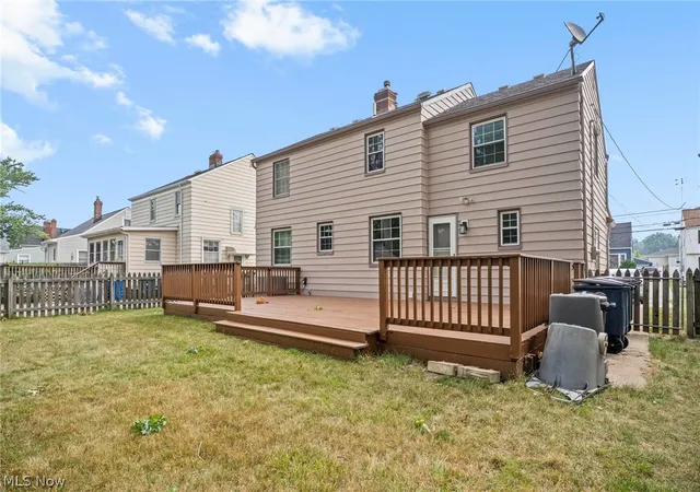 3rd image of 1272 Gordon Rd, Lyndhurst, OH 44124 | MLS# 5212937