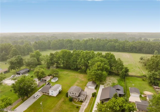 4th image of 33721 Henwell Rd, Columbia Station, OH 44028 | MLS# 5227930