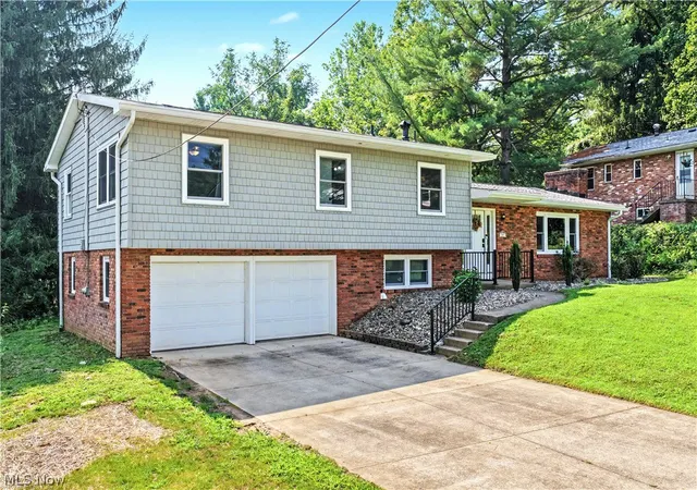 3rd image of 107 Woodcrest Dr, Marietta, OH 45750 | MLS# 5230065