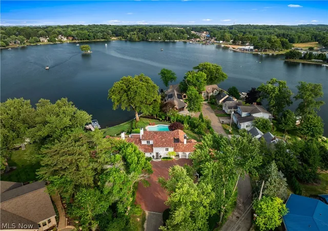 4th image of 5252 Peninsula Dr Nw, Canton, OH 44718 | MLS# 5226567
