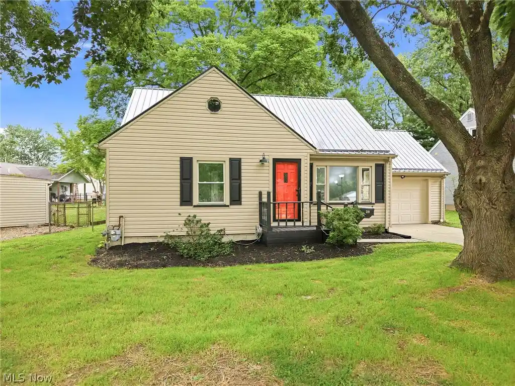 Photo 1 of Single family home for sale at 219 Aldrich Rd, Youngstown, OH 44515 | MLS# 5228388 | Listing updated on 2026-10-12