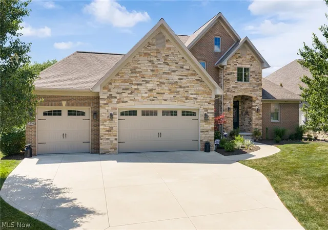 2nd image of 1136 Laurel Green Dr Ne, North Canton, OH 44720 | MLS# 5227370