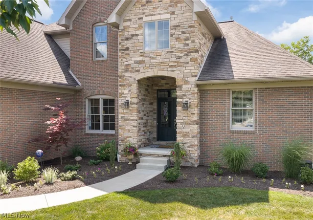 3rd image of 1136 Laurel Green Dr Ne, North Canton, OH 44720 | MLS# 5227370
