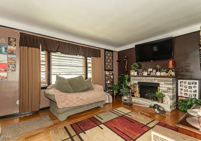 4th image of 243 W Glendale St, Bedford, OH 44146 | MLS# 5227205