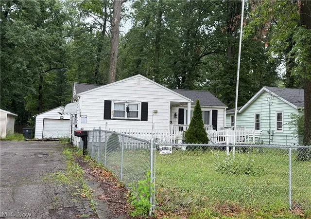Photo 1 of Sale Pending at 1774 Norwood St Nw, Warren, OH 44485 | MLS# 5229432 | Listing updated on 2026-08-13