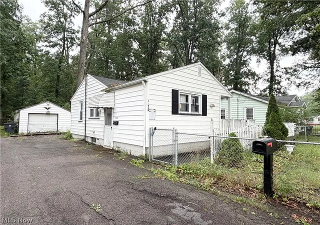 Photo 2 of Sale Pending at 1774 Norwood St NW, Warren, OH 44485 | MLS# 5229432 | Listing updated on 2026-08-13