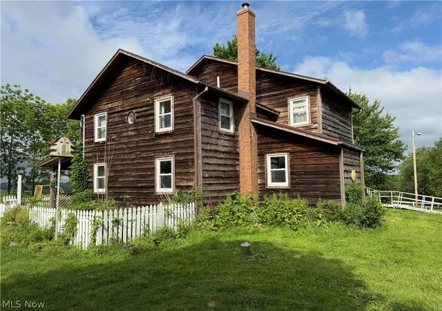 Photo 2 of Sale Pending at 10057 Kensington Rd Ne, Kensington, OH 44427 | MLS# 5230168 | Listing updated on 2026-08-19