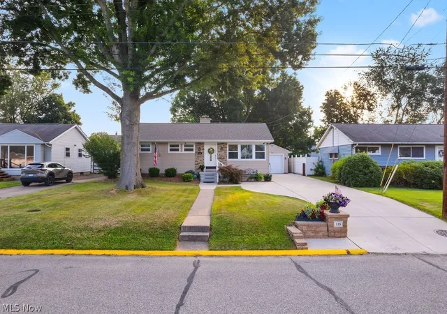1st image of 418 Dodge Ave, Williamstown, WV 26187 | MLS# 5229550