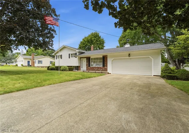 4th image of 110 Hemlock Ct, Painesville Twp, OH 44077 | MLS# 5230200