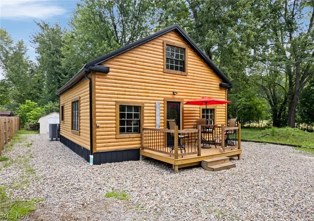 Single family home for sale at 1499 Beachview Dr, Lake Milton, OH 44429 | MLS# 5229168