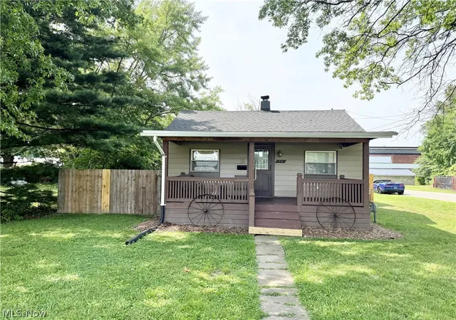 1st image of 1351 Mazda St Ne, Warren, OH 44483 | MLS# 5230172
