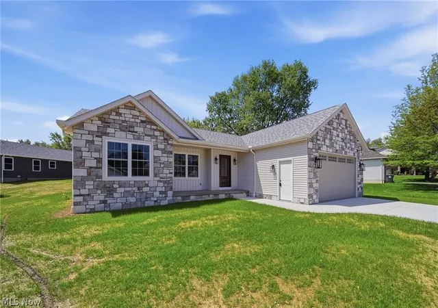 Photo 2 of Single family home for sale at 517 Whitetail Trl NE, Canton, OH 44704 | MLS# 5230240 | Listing updated on 2026-07-23