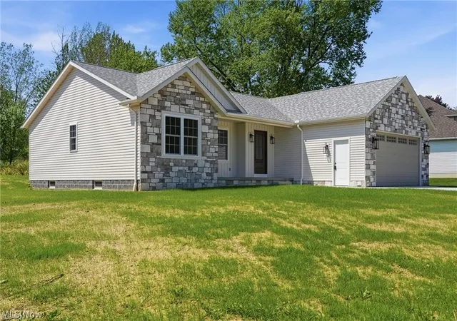Photo 3 of Single family home for sale at 517 Whitetail Trl NE, Canton, OH 44704 | MLS# 5230240 | Listing updated on 2026-07-23