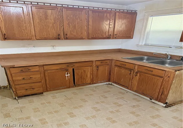 Photo 4 of Single family home for sale at 889 E 139th Street, Cleveland, OH 44110 | MLS# 5230143 | Listing updated on 2026-07-23