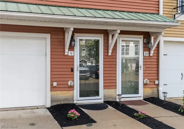 3rd image of 9 Grandview Dr, Rocky River, OH 44116 | MLS# 5230221