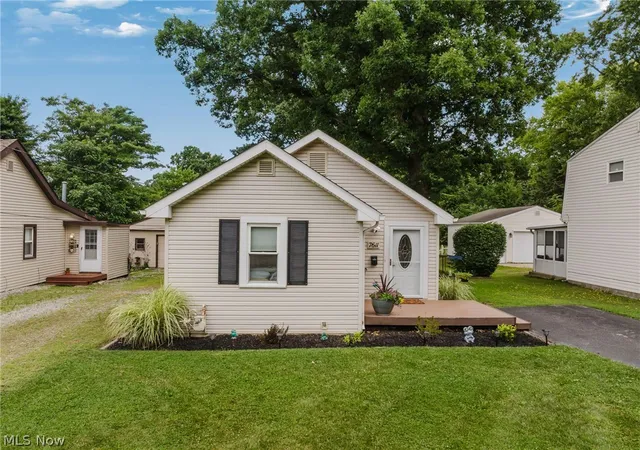 1st image of 7611 Manor Dr, Mentor On The Lake, OH 44060 | MLS# 5230045