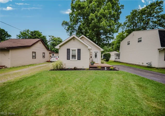 2nd image of 7611 Manor Dr, Mentor On The Lake, OH 44060 | MLS# 5230045