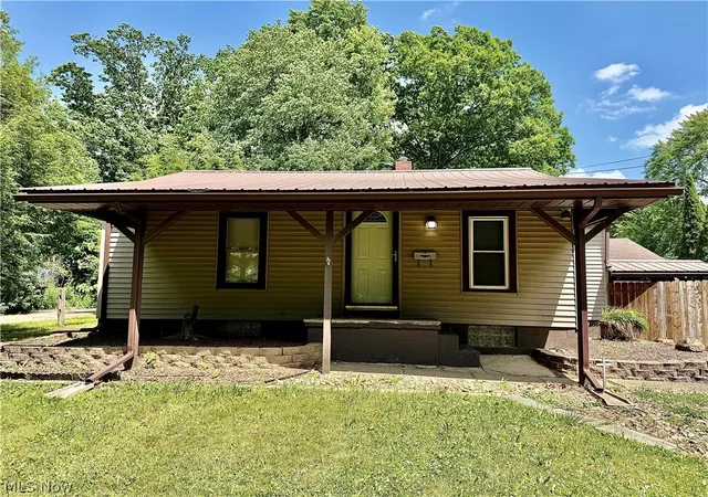 Photo 1 of Single family home for sale at 2108 Clermont Ave Ne, Warren, OH 44483 | MLS# 5229526 | Listing updated on 2026-08-31