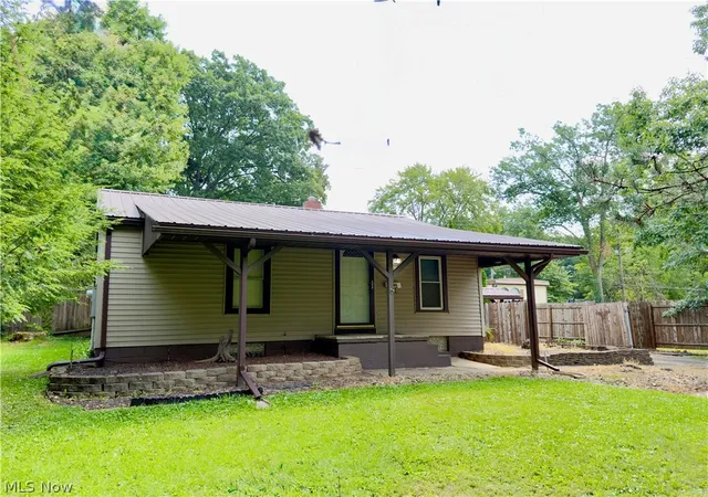 Photo 2 of Single family home for sale at 2108 Clermont Ave NE, Warren, OH 44483 | MLS# 5229526 | Listing updated on 2026-08-31